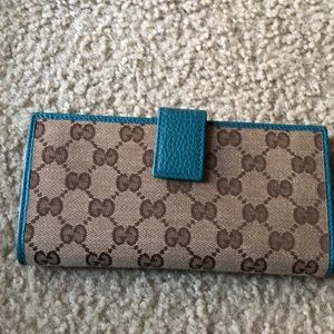 Gucci wallet.